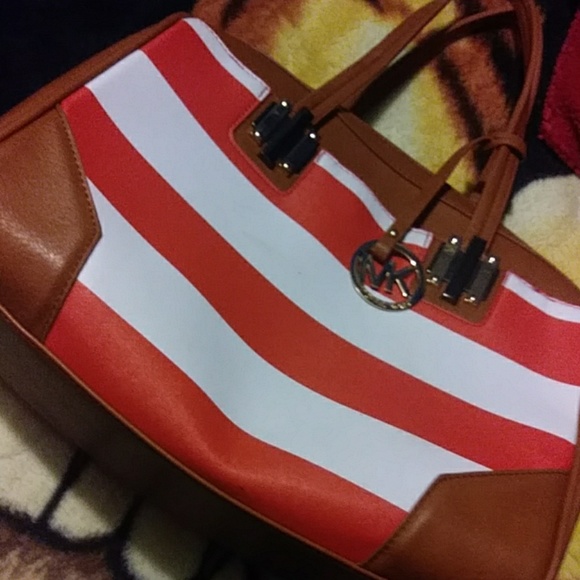 A michael kors bag - Picture 3 of 3